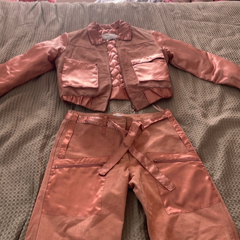 Wilson’s Leather Maxima Medium pink suit